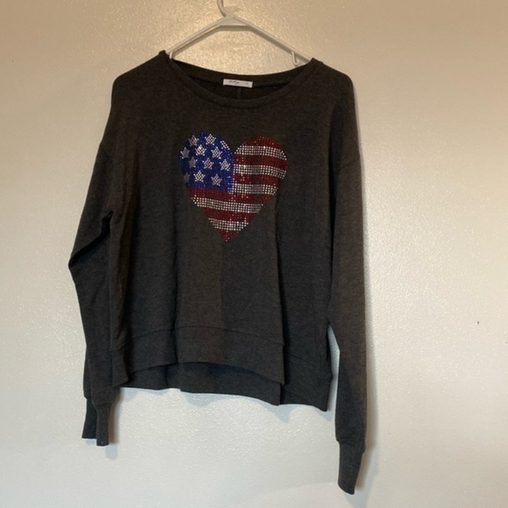 Brit Ny studded red white and blue gray long sleeve uber soft sweatshirt small